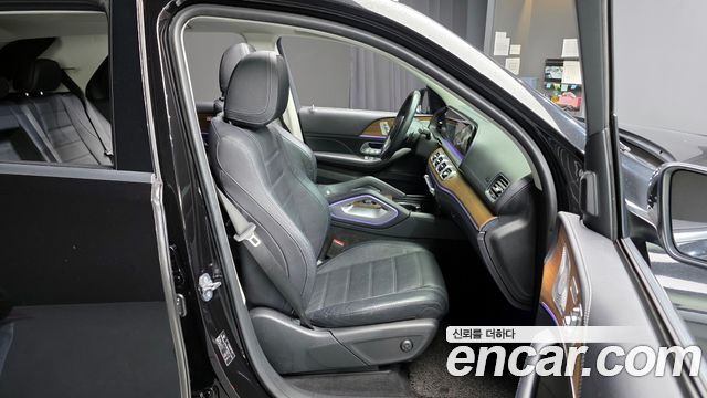 Mercedes-Benz GLE-Class 2020 — photo 12