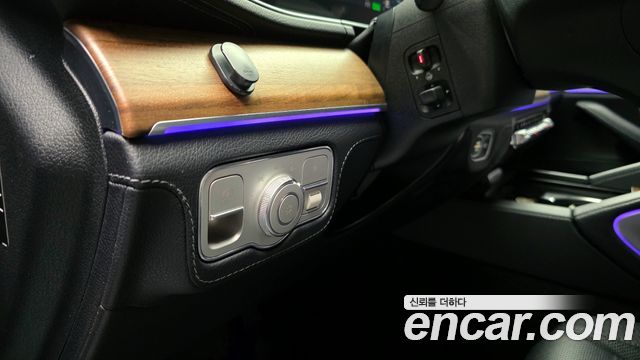 Mercedes-Benz GLE-Class 2020 — photo 14