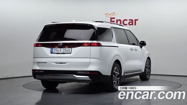 Kia Canival 2021 — photo 2
