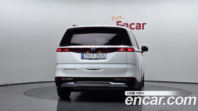 Kia Canival 2021 — photo 4