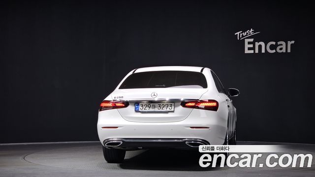 Mercedes-Benz E-Class 2021 — photo 4