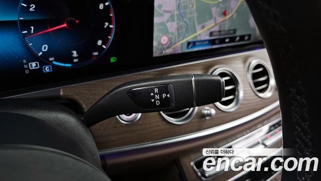 Mercedes-Benz E-Class 2021 — photo 9