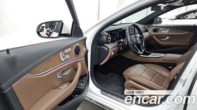 Mercedes-Benz E-Class 2021 — photo 10
