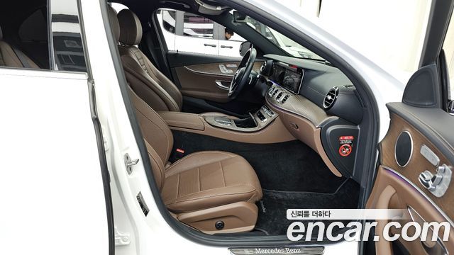 Mercedes-Benz E-Class 2021 — photo 11