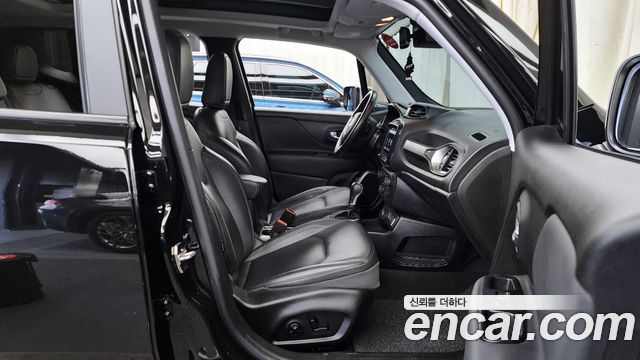 Jeep Renegade 2018 — photo 11
