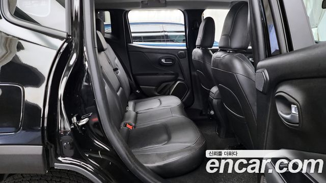 Jeep Renegade 2018 — photo 12