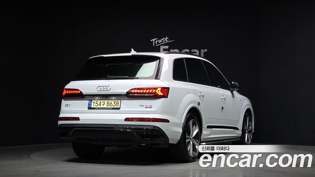 Audi Q7 2023 — photo 2