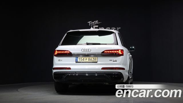 Audi Q7 2023 — photo 4