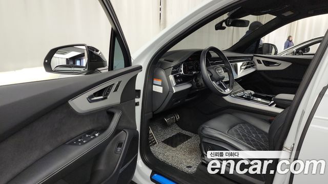 Audi Q7 2023 — photo 10