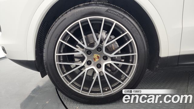 Porsche Cayenne 2021 — photo 5