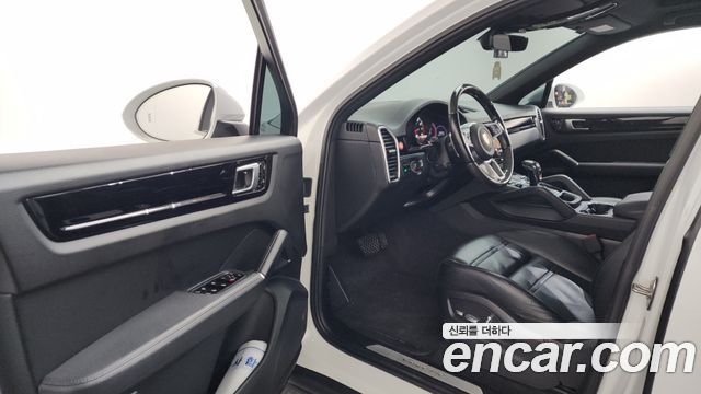 Porsche Cayenne 2021 — photo 10
