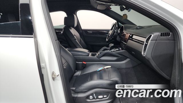 Porsche Cayenne 2021 — photo 11