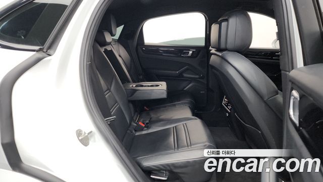 Porsche Cayenne 2021 — photo 12