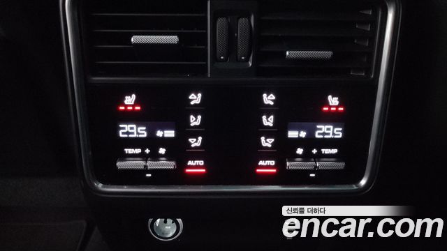 Porsche Cayenne 2021 — photo 18