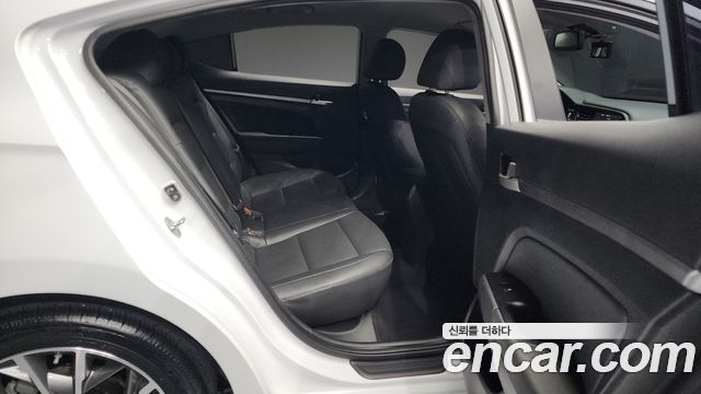 Hyundai AVANTE 2020 — photo 12