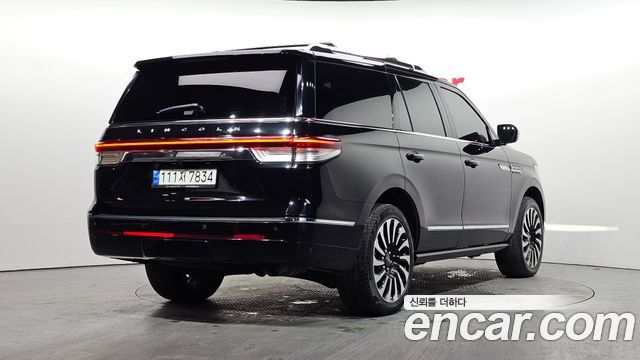 Lincoln Navigator 2023 — photo 2
