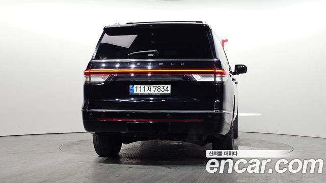 Lincoln Navigator 2023 — photo 4