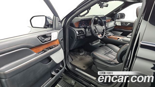 Lincoln Navigator 2023 — photo 10