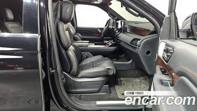 Lincoln Navigator 2023 — photo 11