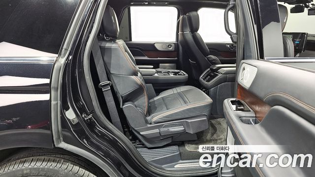Lincoln Navigator 2023 — photo 12