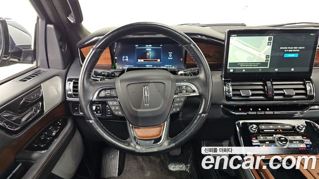 Lincoln Navigator 2023 — photo 13