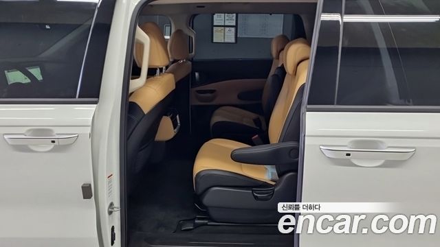 Kia Canival 2023 — photo 11