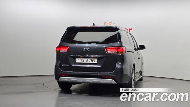 Kia Canival 2016 — photo 4