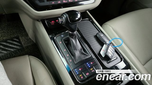 Kia Canival 2016 — photo 9