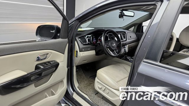 Kia Canival 2016 — photo 10
