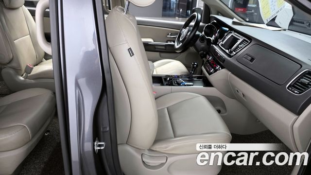 Kia Canival 2016 — photo 12