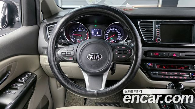 Kia Canival 2016 — photo 13