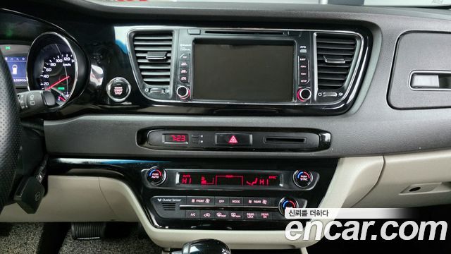 Kia Canival 2016 — photo 18