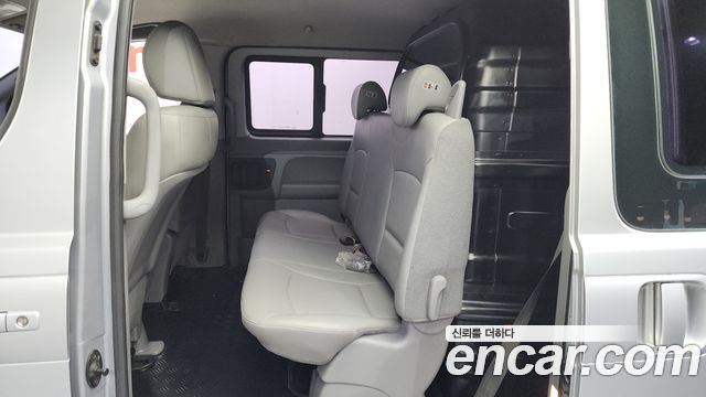 Hyundai Starex 2017 — photo 11