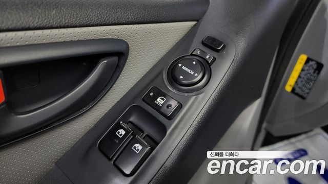 Hyundai Starex 2017 — photo 13