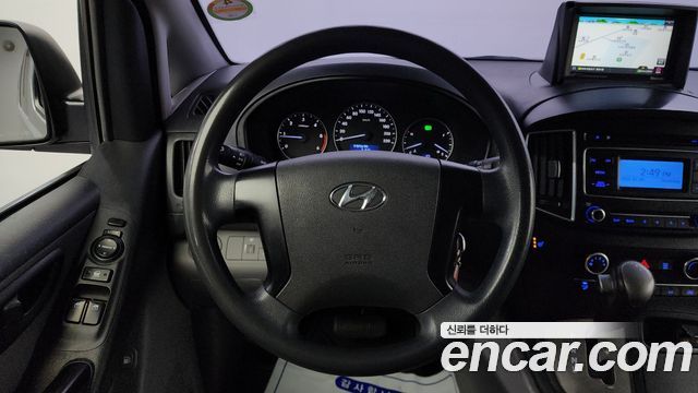 Hyundai Starex 2017 — photo 15