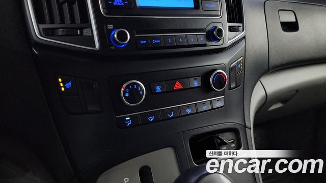 Hyundai Starex 2017 — photo 19