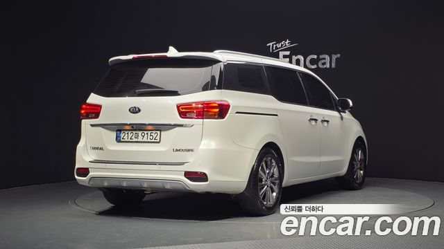 Kia Canival 2019 — photo 2