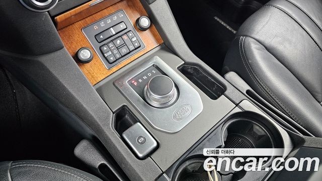 Land Rover Discovery 2014 — photo 9