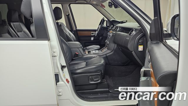 Land Rover Discovery 2014 — photo 11