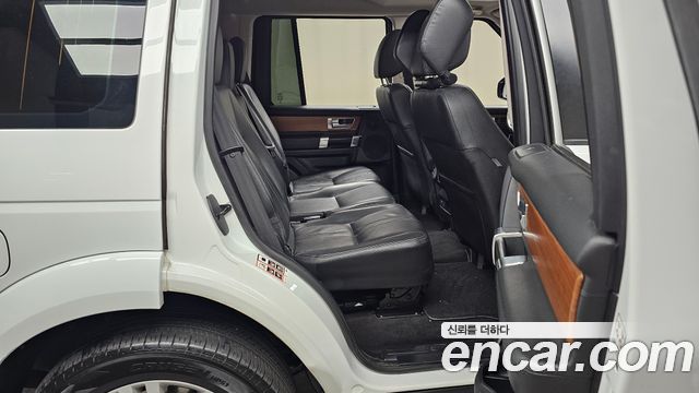 Land Rover Discovery 2014 — photo 12