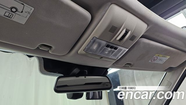 Land Rover Discovery 2014 — photo 17