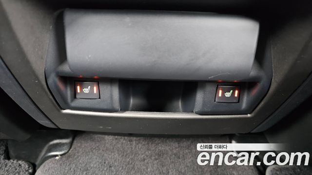 Land Rover Discovery 2014 — photo 18