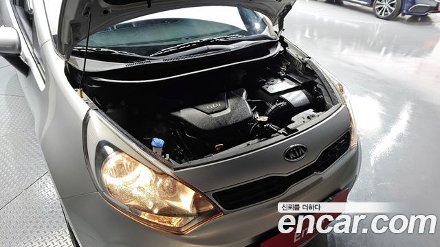 Kia pride 2012 — photo 6
