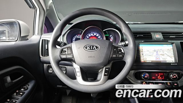Kia pride 2012 — photo 13