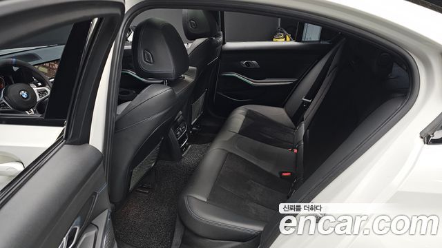 BMW 3-Series 2019 — photo 12