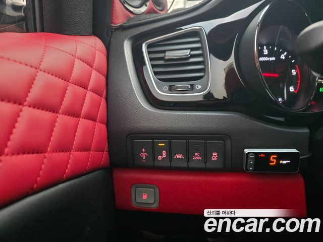 Kia Canival 2016 — photo 14