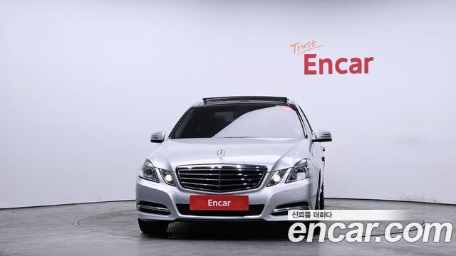 Mercedes-Benz E-Class 2011 — photo 3
