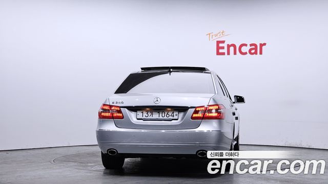 Mercedes-Benz E-Class 2011 — photo 4