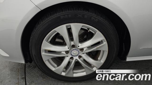 Mercedes-Benz E-Class 2011 — photo 5