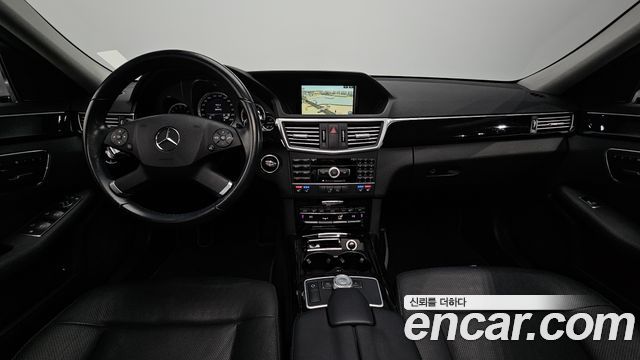 Mercedes-Benz E-Class 2011 — photo 7